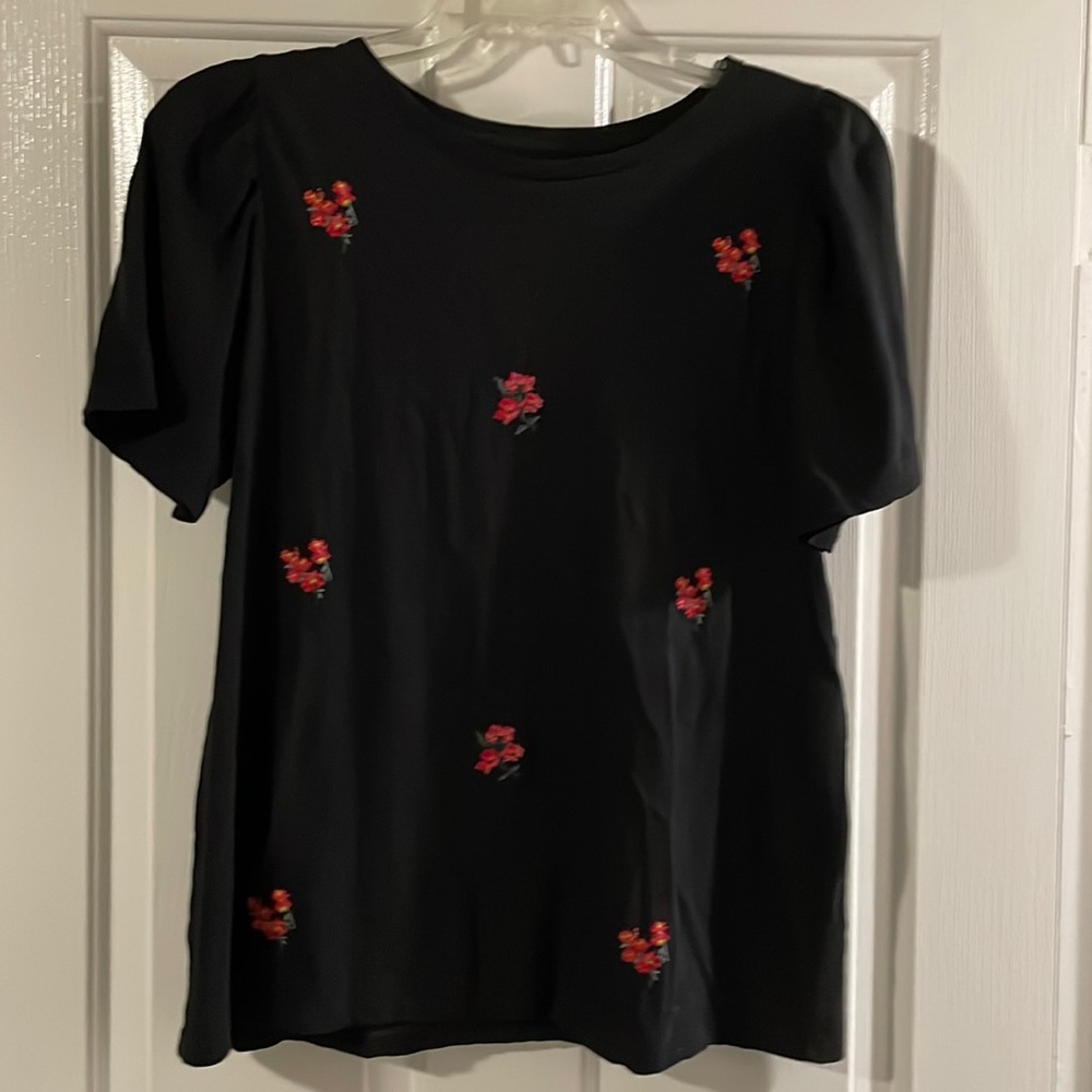 Gently worn backs T-shirt with embroidery design.